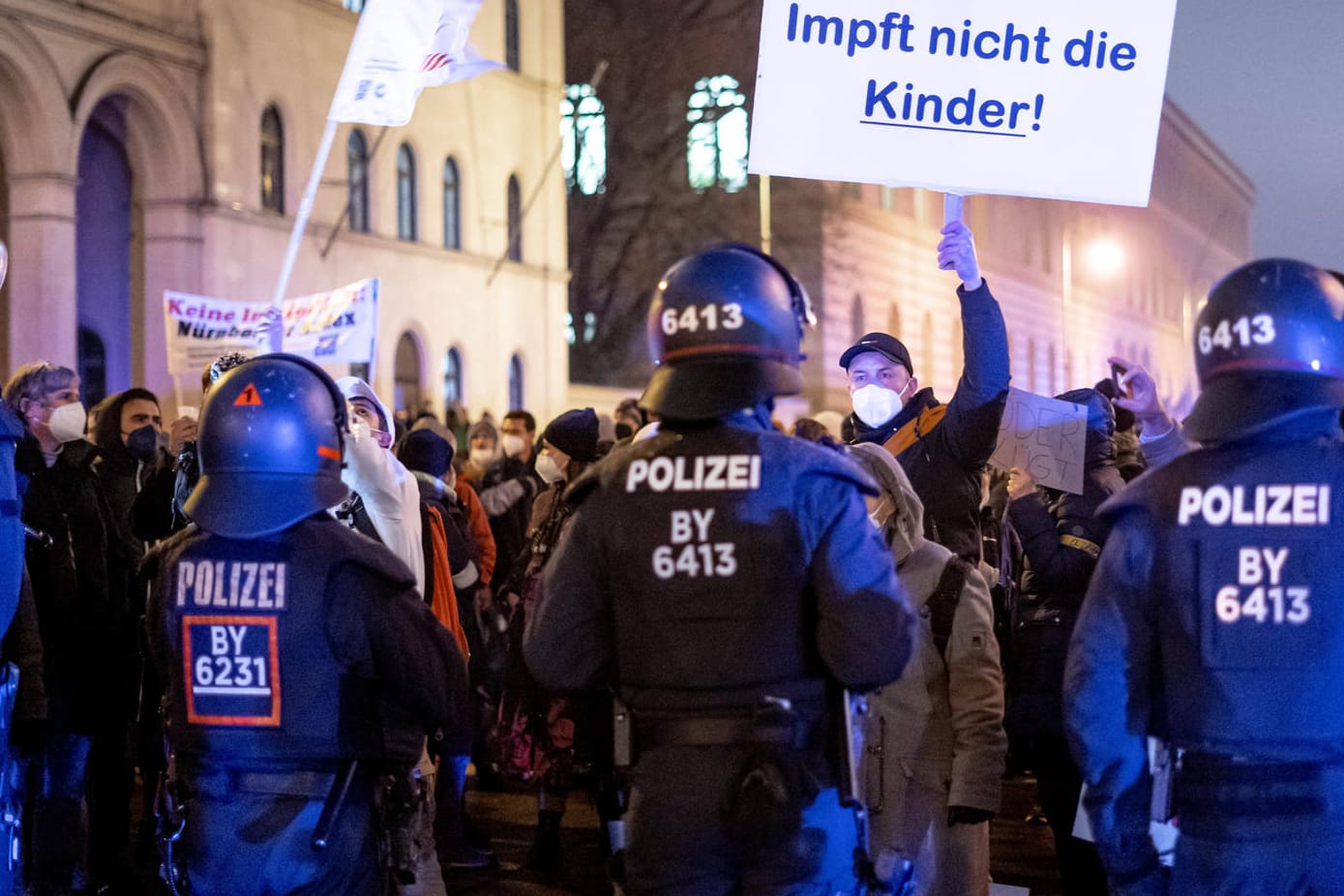 Demonstration gegen die Corona-Maßnahmen: Ein Teil der Bevölkerung hält die Pandemie für "Fake".