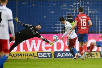 Ludovit Reis erzielt den Treffer zum 2:0 für den HSV