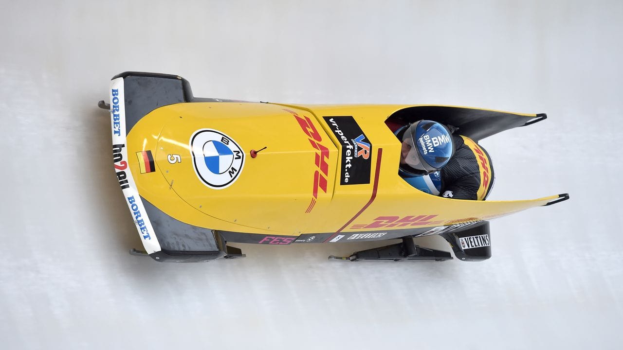 Rast im Zweierbob in Winterberg zum Sieg: Laura Nolte und Deborah Levi im Eiskanal. Rast im Zweierbob in Winterberg zum Sieg: Laura Nolte und Deborah Levi im Eiskanal.