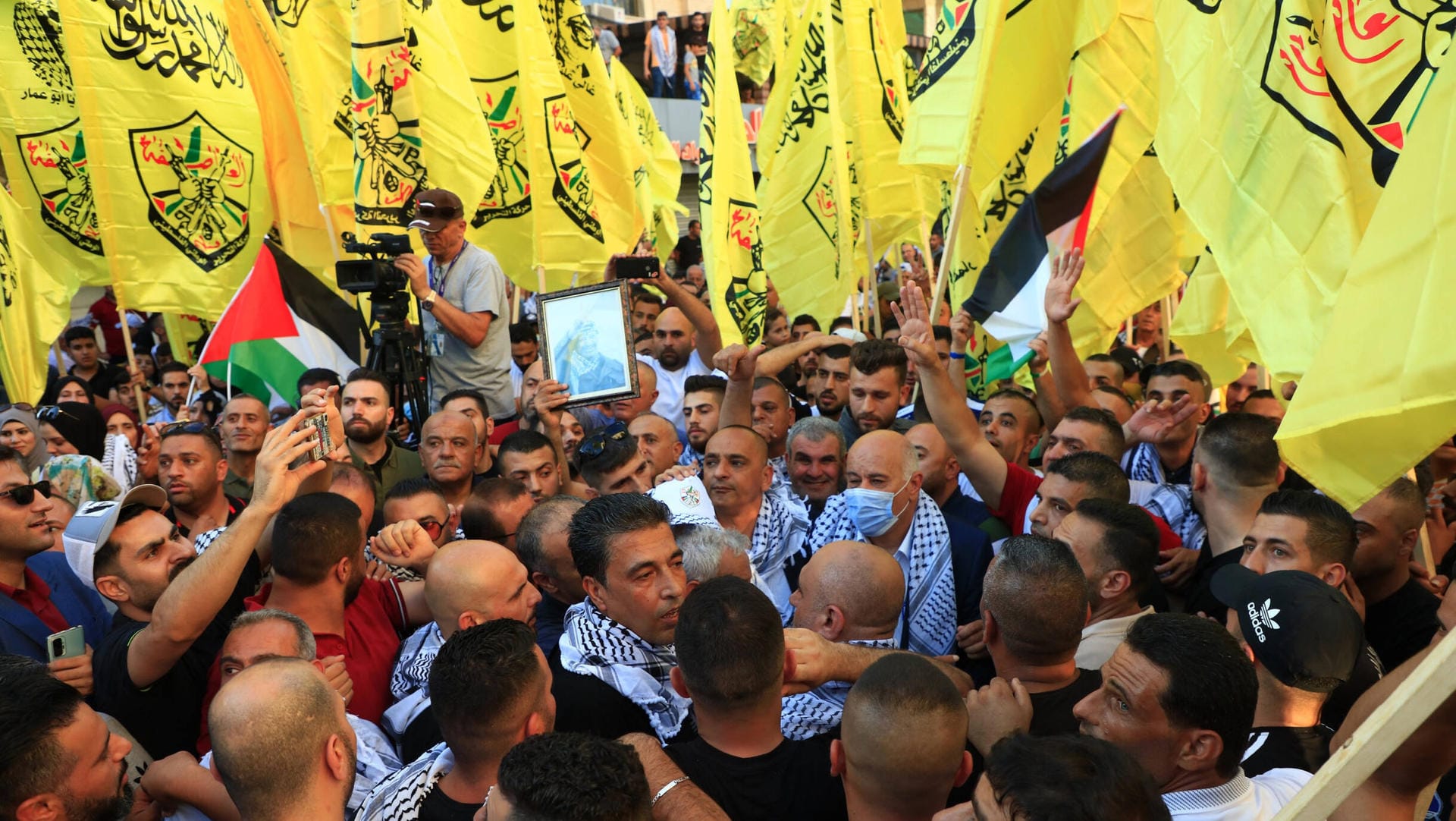 Fatah-Unterstützer im Westjordanland: Die Bewegung musste bei einer Kommunalwahl eine klare Niederlage einstecken. (Archivfoto) Fatah-Unterstützer im Westjordanland: Die Bewegung musste bei einer Kommunalwahl eine klare Niederlage einstecken. (Archivfoto)