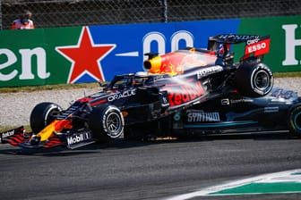In Monza: Lewis Hamilton unterfährt Max Verstappen.