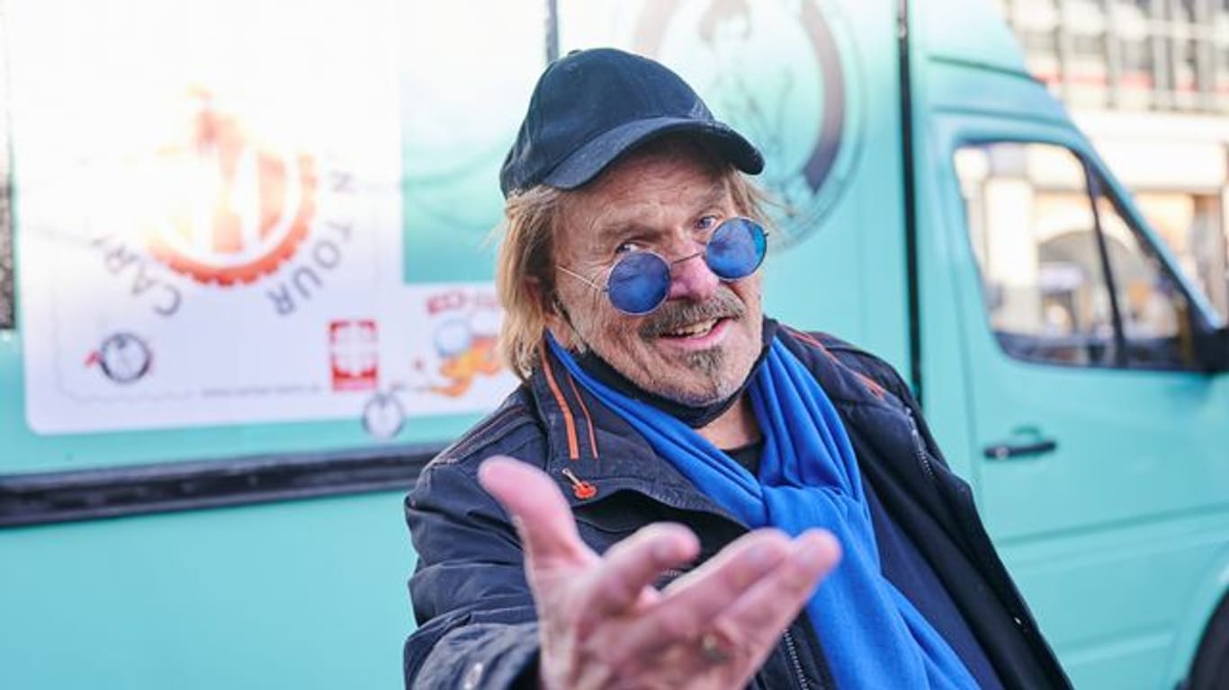 Der Musiker Frank Zander startet mit der Caritas eine Spendentour durch Berlin.