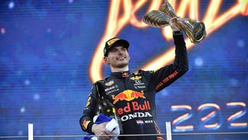 Max Verstappen ist Formel-1-Weltmeister 2021. Der Niederländer setzte sich in einem atemberaubenden Saisonfinale gegen seinen Rivalen Lewis Hamilton durch. Es ist der größte Triumph in der Karriere des 24-Jährigen. t-online blickt zurück auf seine Anfänge.