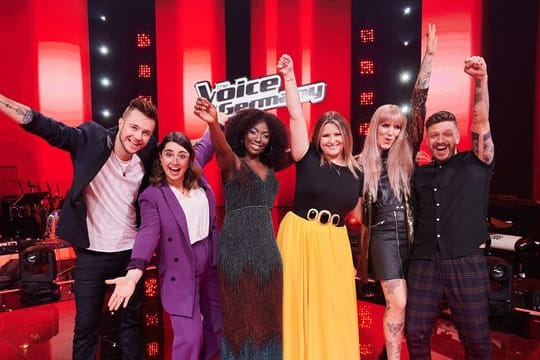 Die Gewinnerinnen und Gewinner aus dem "The Voice of Germany"-Halbfinale: Sebastian Krenz (l-r), Linda Elsener, Gugu Zulu, Katarina Mihaljevic sowie Charlene und Florian Gallant.