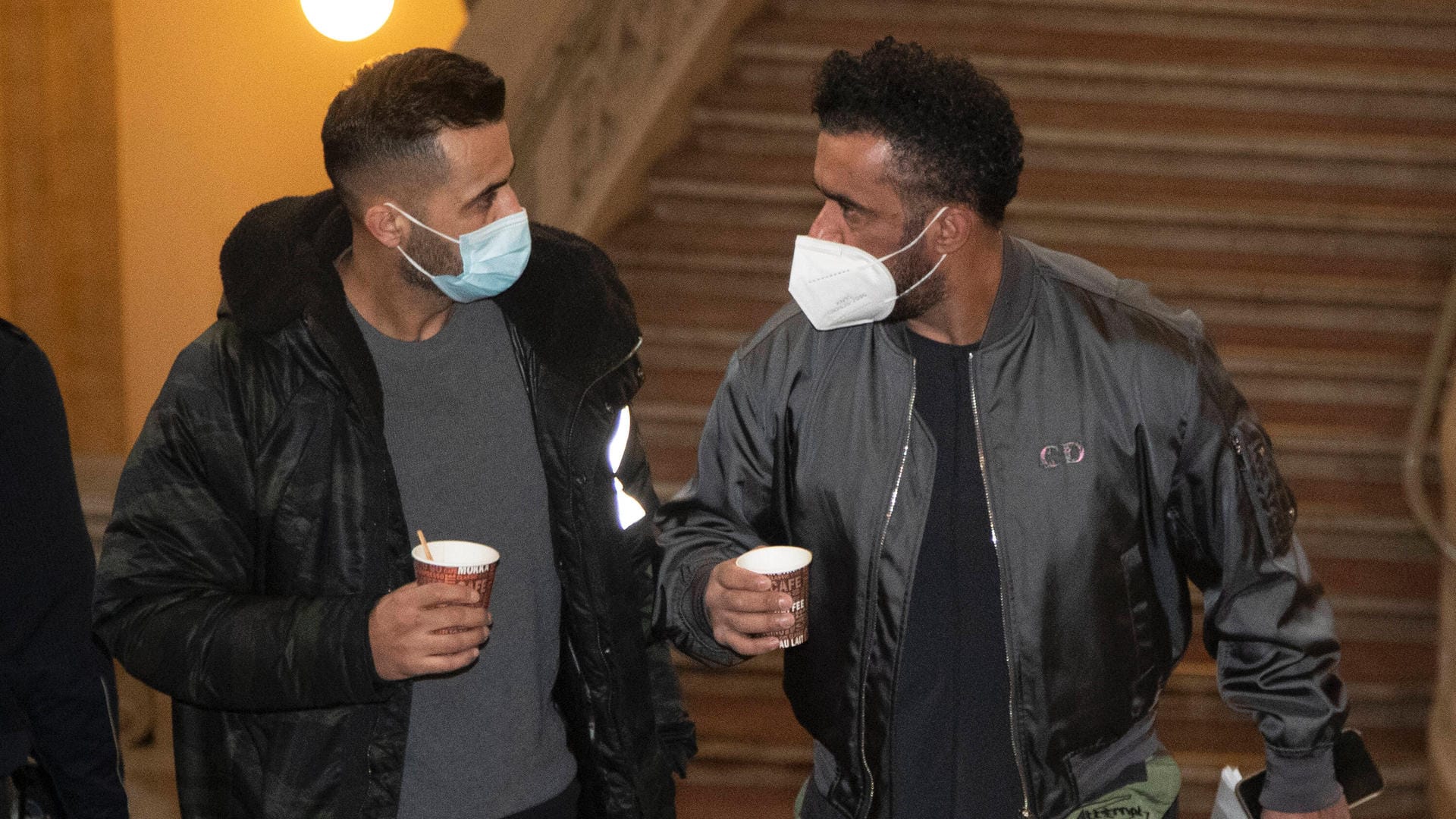Arafat Abou-Chaker (rechts) und sein Bruder Rommel (links) vor einer Verhandlung: Sie mussten sich unter anderem wegen Freiheitsberaubung und gefährlicher Körperverletzung gegen den Rapper Bushido vor Gericht verantworten. Arafat Abou-Chaker (rechts) und sein Bruder Rommel (links) vor einer Verhandlung: Sie mussten sich unter anderem wegen Freiheitsberaubung und gefährlicher Körperverletzung gegen den Rapper Bushido vor Gericht verantworten.