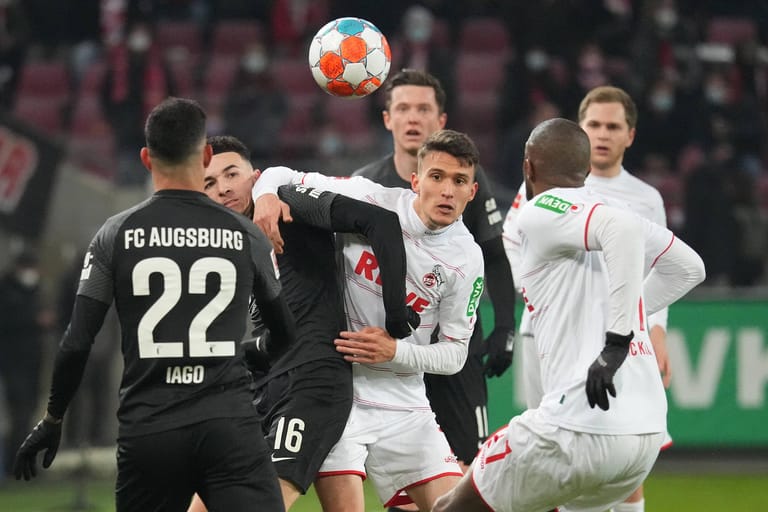 Der 1. FC Köln im Spiel gegen den FC Augsburg am Freitag: Ist die festliche Stimmung nach der Niederlage gegen Augsburg noch zu retten?