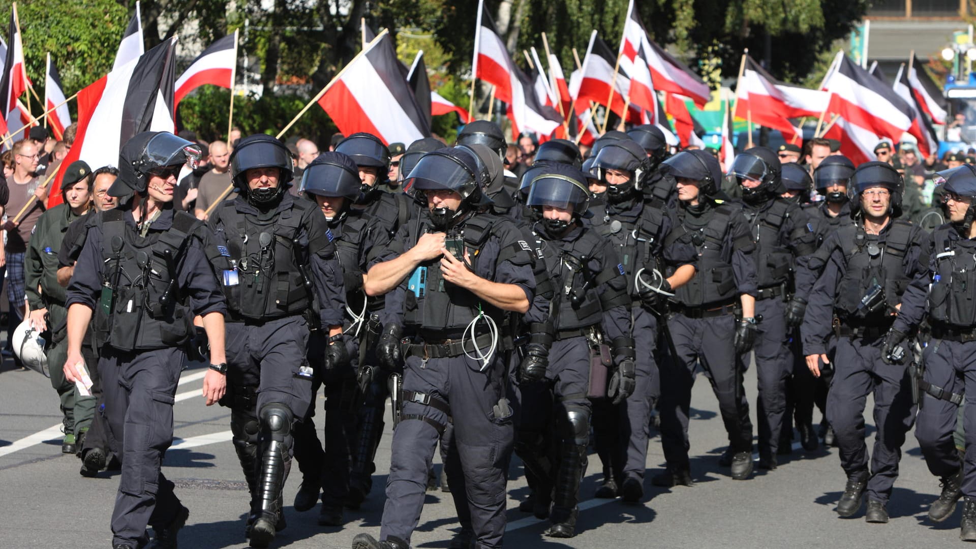 Polizei bei Neonazi-Großkundgebung in Dortmund: Jahrelang durften die Neonazis dort marschieren. Dafür wurde oft die Innenstadt abgesperrt.