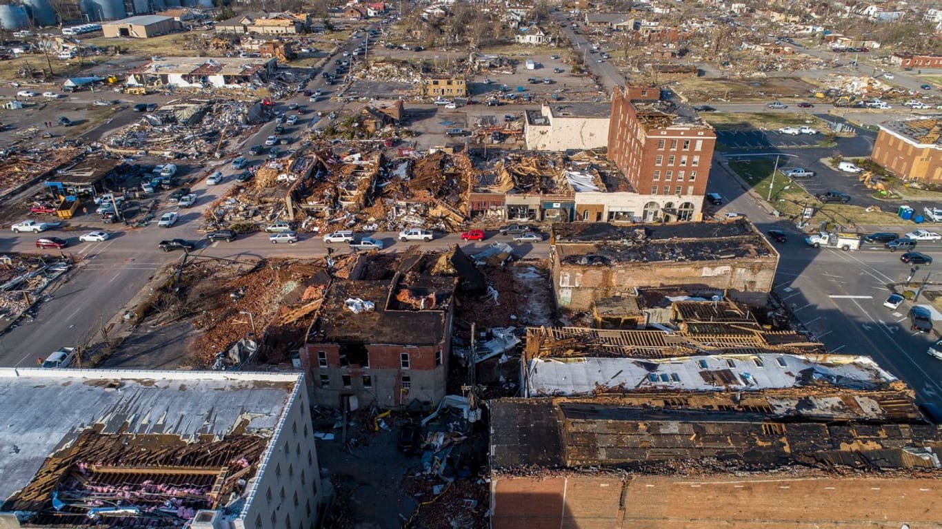 Die Innenstadt von Mayfield im US-Bundesstaat Kentucky liegt in Trümmern, nachdem ein verheerender Tornado durch die Region gezogen ist.