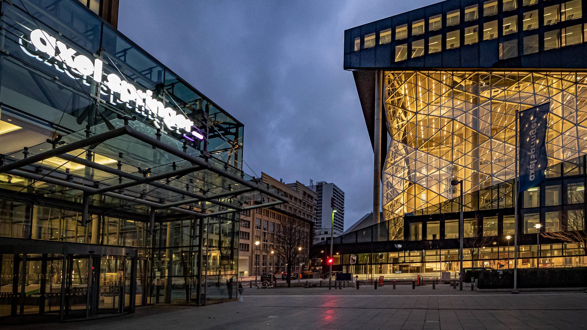 Das Axel Springer-Verlagshaus in Berlin: Der Konzern hat seinen Verhaltenskodex für Beziehungen am Arbeitsplatz angepasst.