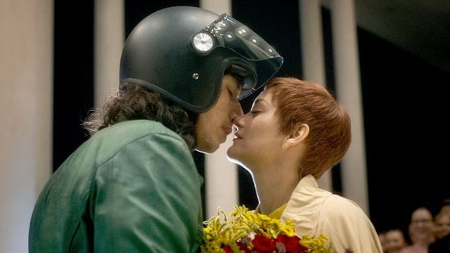 In "Annette" wird viel gesungen - und auch geküsst: Adam Driver als Henry McHenry und Marion Cotillard als Ann Defrasnoux.