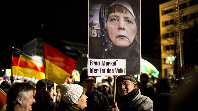 Pegida-Demonstration in Dresden, Januar 2015: Die Teilnehmerzahlen wurden später nie wieder erreicht, doch die Szene blieb mobilisierungsfähig.