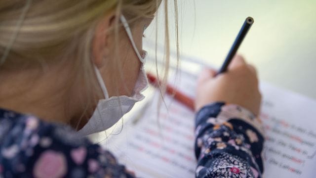 Zu viele Kinder können nicht richtig lesen und schreiben.