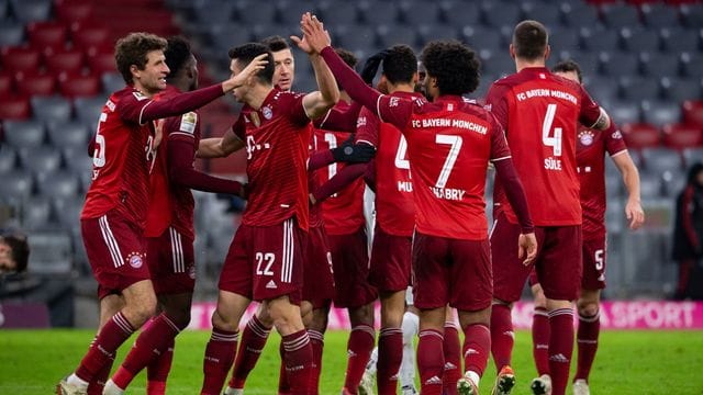 Die Bayern wollen in Stuttgart die Herbstmeisterschaft perfekt machen. Die Bayern wollen in Stuttgart die Herbstmeisterschaft perfekt machen.