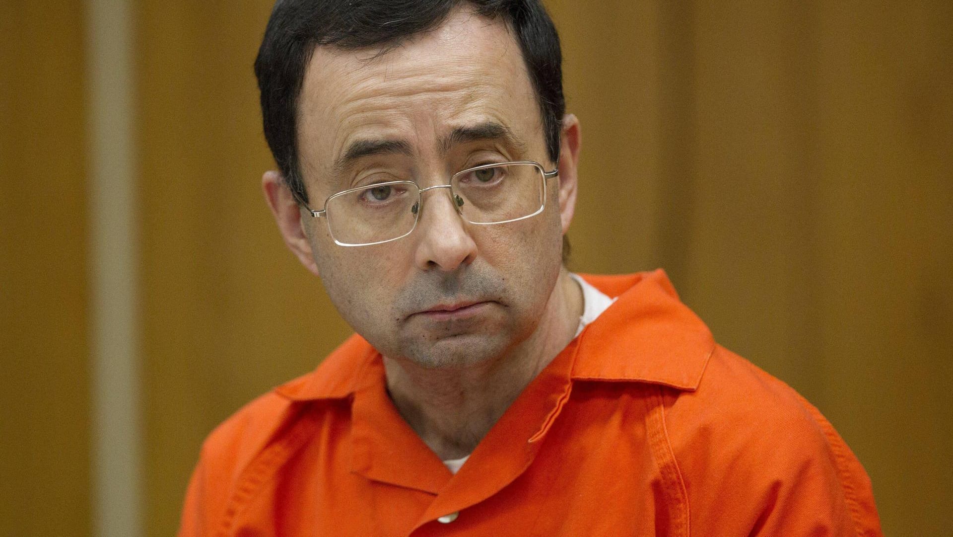 Larry Nassar: Der US-Turnarzt wurde zu Gefängnisstrafen von bis zu 175 Jahren verurteilt. Larry Nassar: Der US-Turnarzt wurde zu Gefängnisstrafen von bis zu 175 Jahren verurteilt.