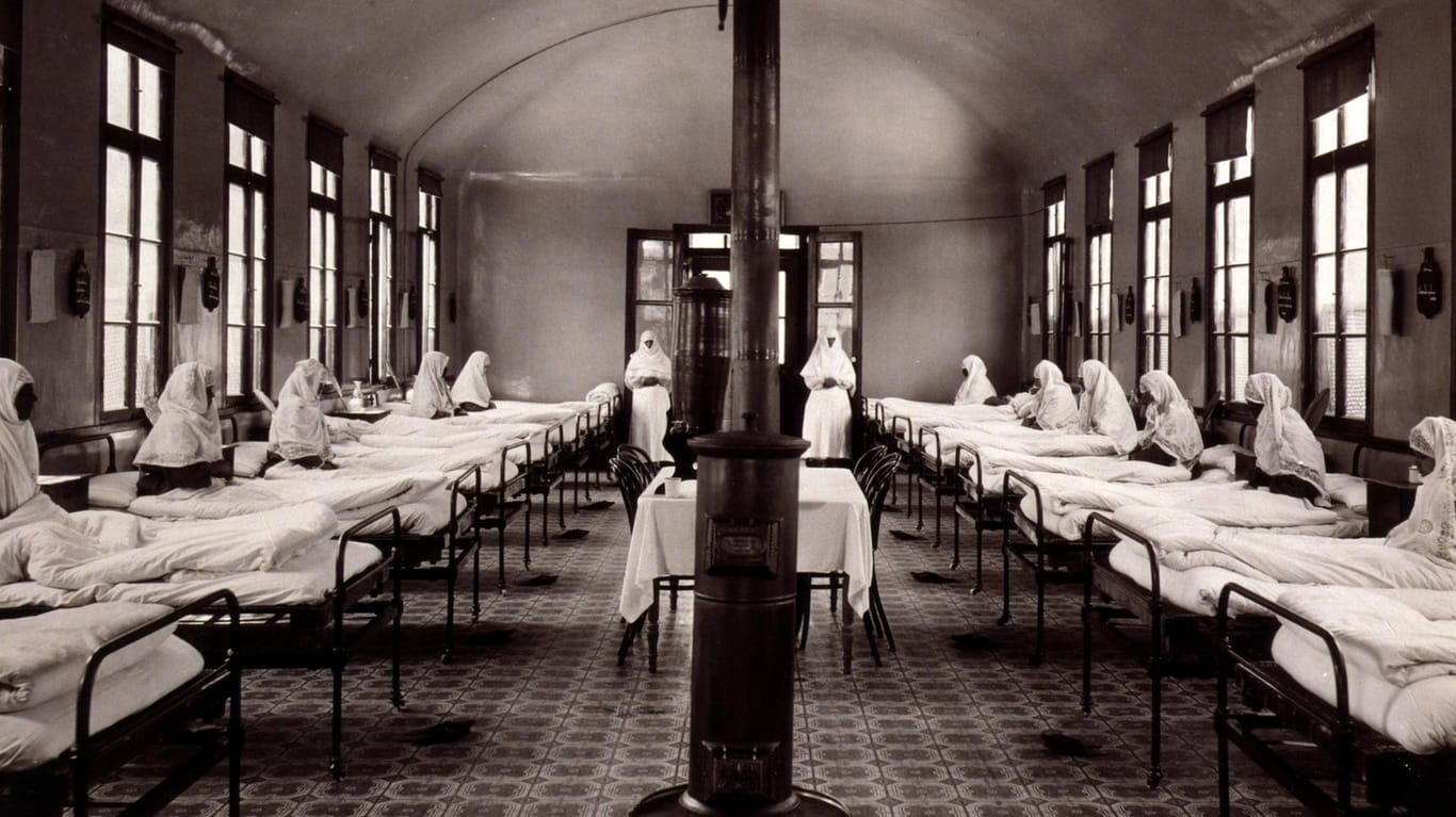 Tuberkulosestation eines Krankenhauses Anfang des 20. Jahrhunderts.