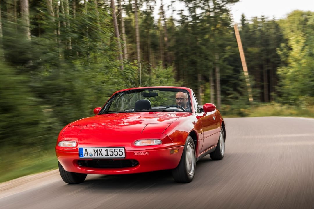 Mit neuem Elan: Ende der 1980er belebte Mazda mit dem MX-5 das Segment der Roadster neu.