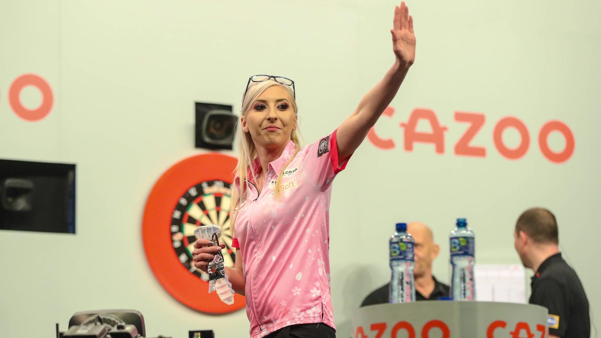 Fallon Sherrock: Die "Queen of the Palace" sorgte zuletzt beim Grand Slam of Darts für Aufsehen, als sie das Viertelfinale erreichte.