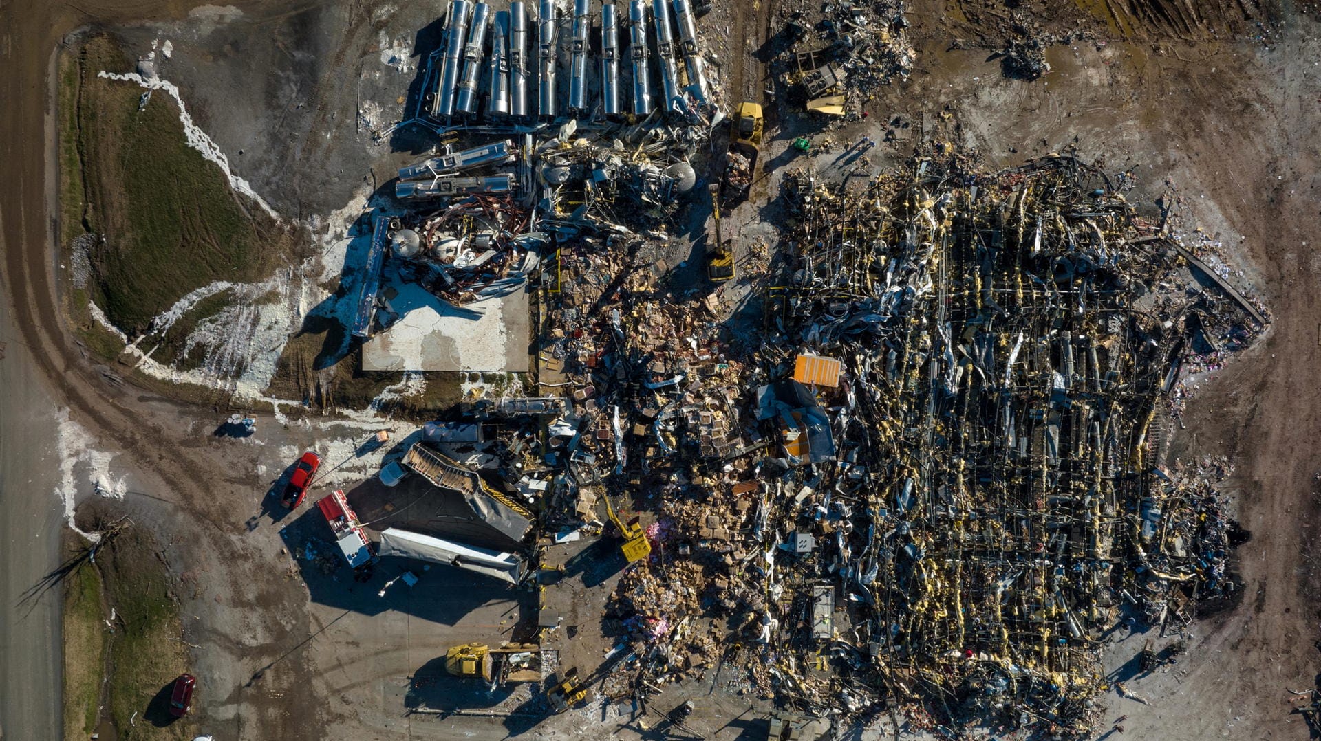 Trümmer einer eingestürzten Kerzenfabrik in Maryfield: Hier starben durch einen Tornado mindestens acht Menschen.