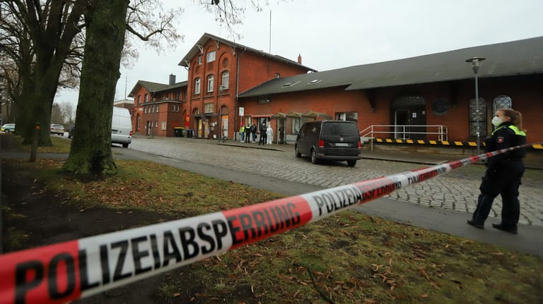 Polizeieinsatz am Bahnhof Twistringen: Wie das Kind zu Tode kam, muss noch ermittelt werden.