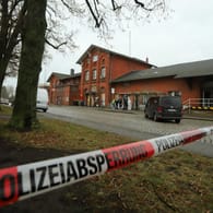 Polizeieinsatz am Bahnhof Twistringen: Wie das Kind zu Tode kam, muss noch ermittelt werden.