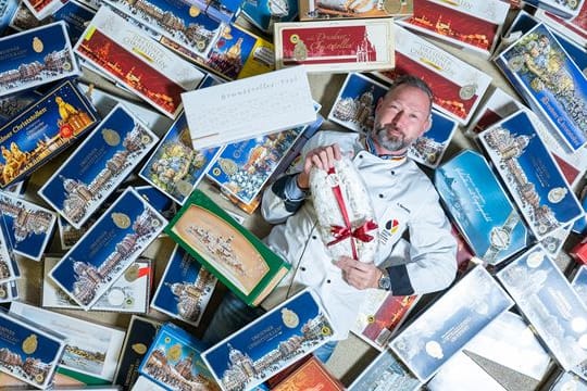 Der anerkannte Stollenprüfer André Bernatzky testet bis zu 700 Stollen in der Vorweihnachtszeit.