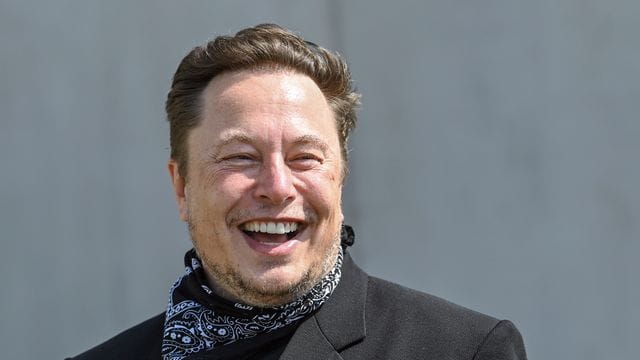 Tesla-Chef Elon Musk bei einem Besuch der Gigafactory in Grünheide. Tesla-Chef Elon Musk bei einem Besuch der Gigafactory in Grünheide.