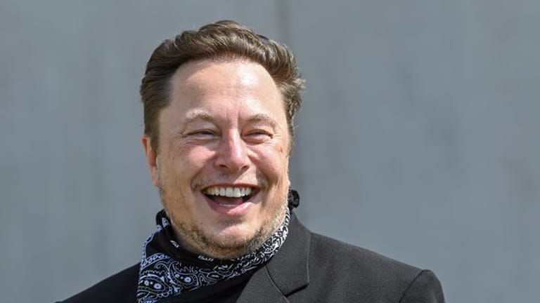 Tesla-Chef Elon Musk bei einem Besuch der Gigafactory in Grünheide.