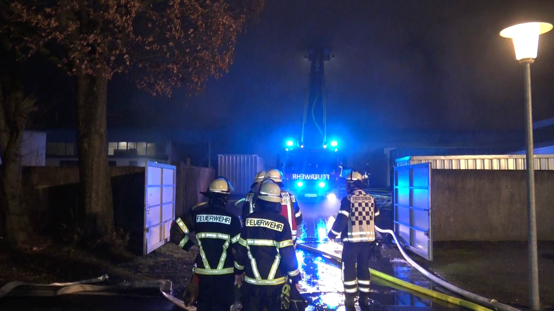 Bei einem Großbrand im Industriegebiet Unna-Ost kam es in der Nacht auf Dienstag zu einem Schaden in Millionenhöhe. Bei einem Großbrand im Industriegebiet Unna-Ost kam es in der Nacht auf Dienstag zu einem Schaden in Millionenhöhe.