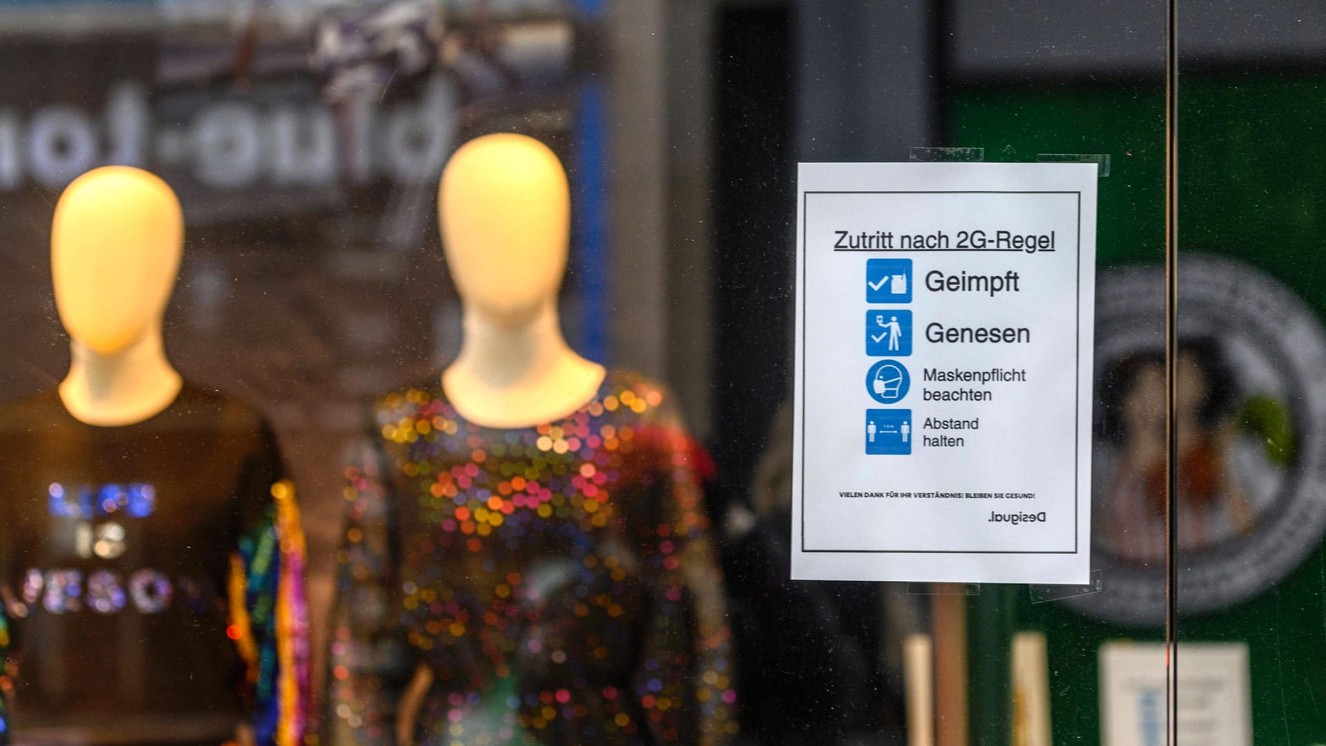 Zutritt nach 2G-Regel (Symbolbild): Das gilt mittlerweile auch in Modegeschäften. Zutritt nach 2G-Regel (Symbolbild): Das gilt mittlerweile auch in Modegeschäften.