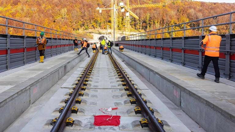 Schienenausbau in Deutschland: 2020 wurde kein einziger Streckenkilometer neu in Betrieb genommen. Wenn kommendes Jahr die Neubaustrecke Wendlingen-Ulm ans Netz geht, verbessert sich die Bilanz.