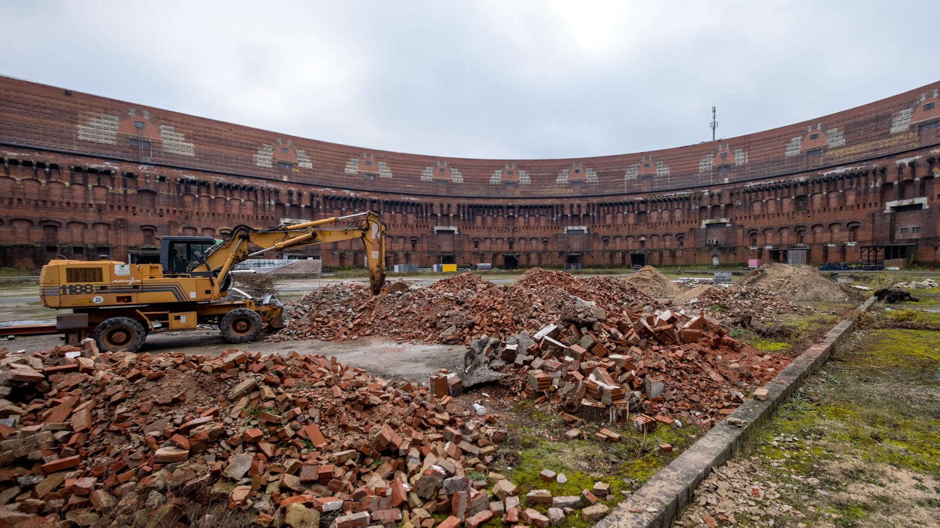 Innenhof der NS-Kongresshalle in Nürnberg (Archivbild): Die Halle wurde nie fertiggestellt.Innenhof der NS-Kongresshalle in Nürnberg (Archivbild): Die Halle wurde nie fertiggestellt. Innenhof der NS-Kongresshalle in Nürnberg (Archivbild): Die Halle wurde nie fertiggestellt.Innenhof der NS-Kongresshalle in Nürnberg (Archivbild): Die Halle wurde nie fertiggestellt.