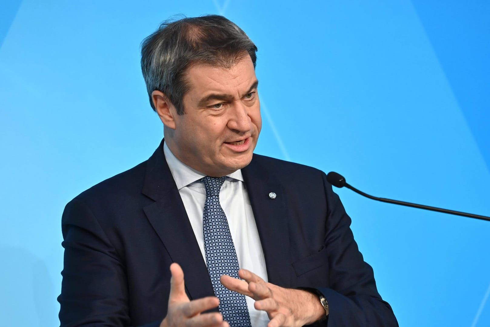Markus Söder: In Bayern gebe es aktuell 87 Verdachtsfälle und 39 bestätigte Ansteckungen mit der Omikron-Variante, so der Ministerpräsident.