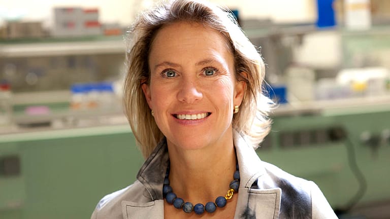 Prof. Dr. Christine Falk: Die Biologin ist Professorin am Institut für Transplantationsimmunologie an der Medizinischen Hochschule Hannover und Präsidentin der Deutschen Gesellschaft für Immunologie.