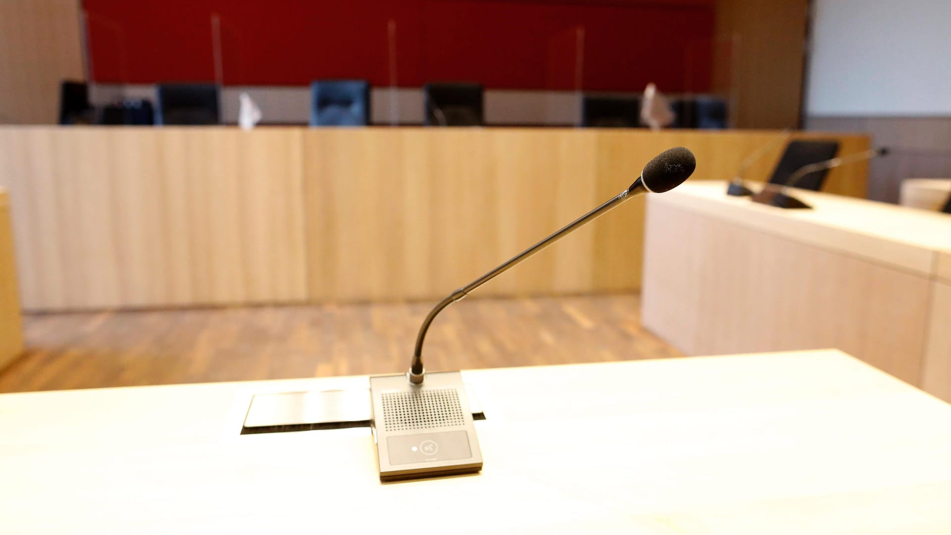 Der Zeugenstand in einem Gerichtssaal (Symbolbild): Der Angeklagte äußerte sich nicht zu den Vorwürfen. Der Zeugenstand in einem Gerichtssaal (Symbolbild): Der Angeklagte äußerte sich nicht zu den Vorwürfen.