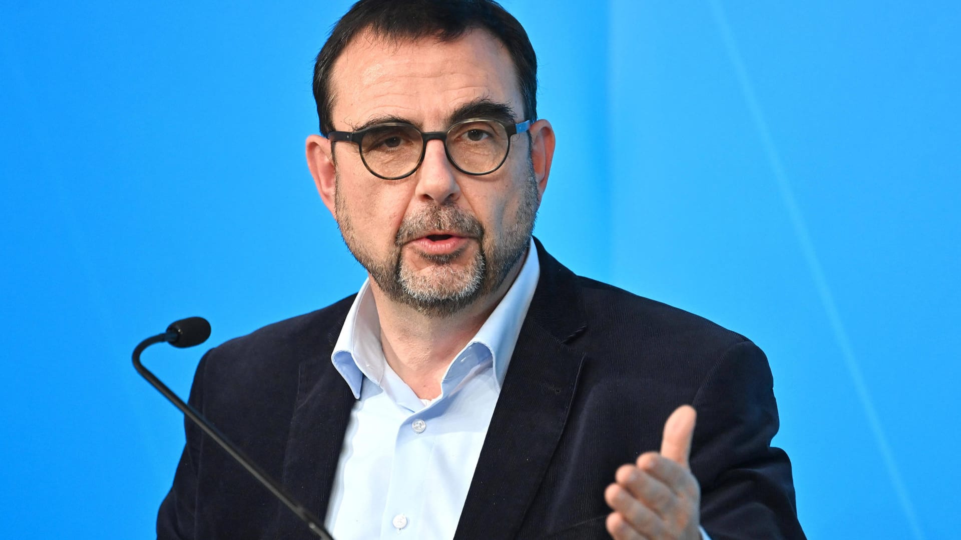 Bayerns Gesundheitsminister Klaus Holetschek (CSU): Die Befreiung von der Testpflicht kann 15 Tage nach der Booster-Impfung greifen. Bayerns Gesundheitsminister Klaus Holetschek (CSU): Die Befreiung von der Testpflicht kann 15 Tage nach der Booster-Impfung greifen.