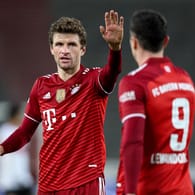 Schlag ein: Müller (l.) feiert mit Lewandowski die Herbstmeisterschaft.