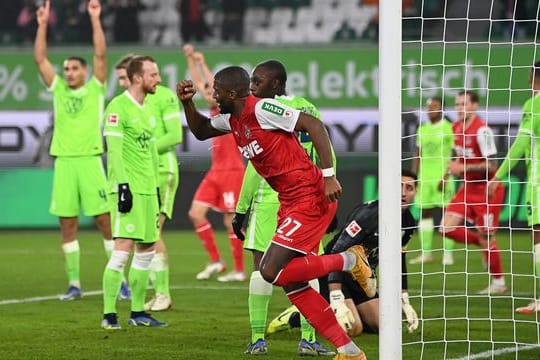 Stürmer Anthony Modeste (M) traf beim 3:2-Erfolg des 1.