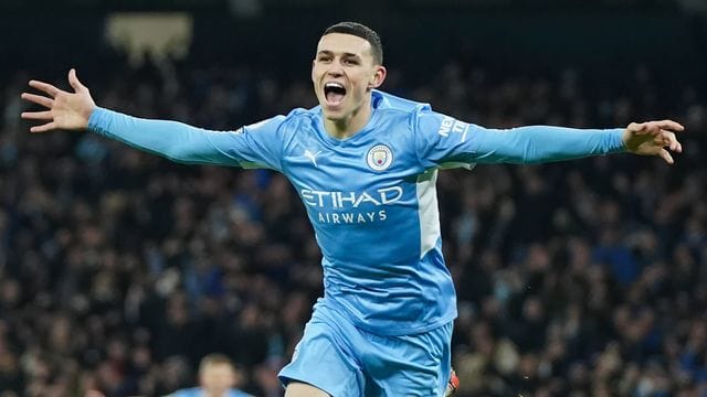 Manchester Citys Phil Foden jubelt, nachdem er den Führungstreffer für seine Mannschaft erzielt hat. Manchester Citys Phil Foden jubelt, nachdem er den Führungstreffer für seine Mannschaft erzielt hat.