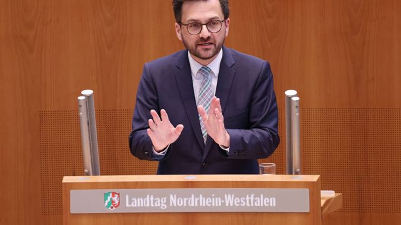 SPD-Fraktionschef Thomas Kutschaty kritisiert die Einführung der Vier-Wochen-Untergrenze bei Booster-Impfungen als "kommunikatives Desaster".
