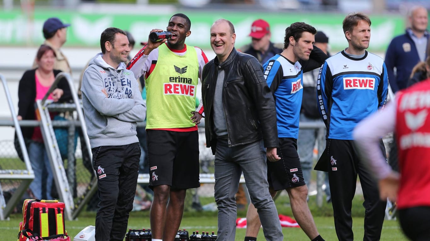 Haben kein gutes Verhältnis: Der jetzige Wolfsburg-Manager Jörg Schmadtke (3.v.l.) und Anthony Modeste (2.v.l.).