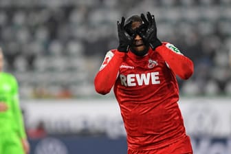 Anthony Modeste feiert sein Tor im Spiel gegen den VfL Wolfsburg am gestrigen Dienstagabend: "Schön, Schmadtkes Wolfsburg in die Krise zu schießen".