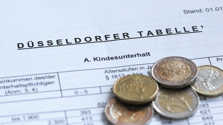 Kindesunterhalt: Wie viel Unterhalt jemand seinem Kind zahlen muss, regelt die Düsseldorfer Tabelle.