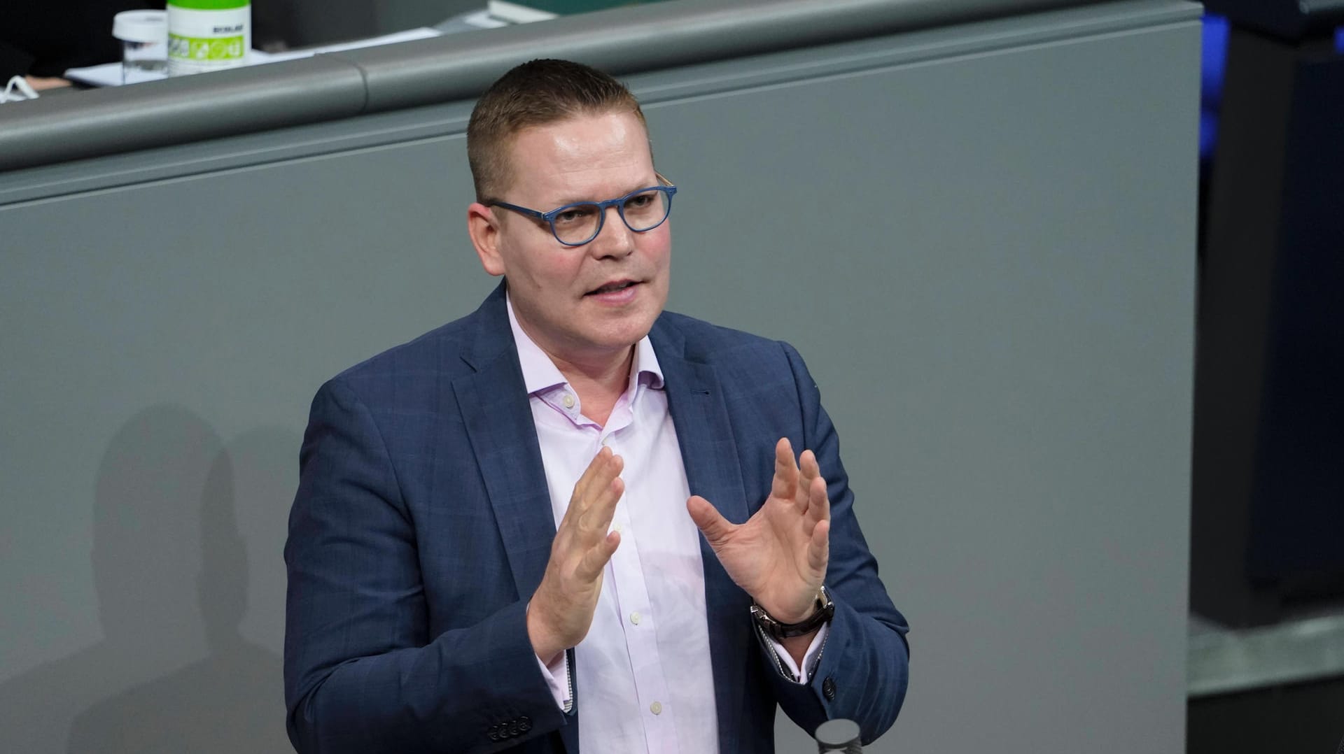 Tino Sorge: "Karl Lauterbach ruft Feuer, um dann Feuerwehr zu spielen", so er gesundheitspolitische Sprecher der Union. Tino Sorge: "Karl Lauterbach ruft Feuer, um dann Feuerwehr zu spielen", so er gesundheitspolitische Sprecher der Union.