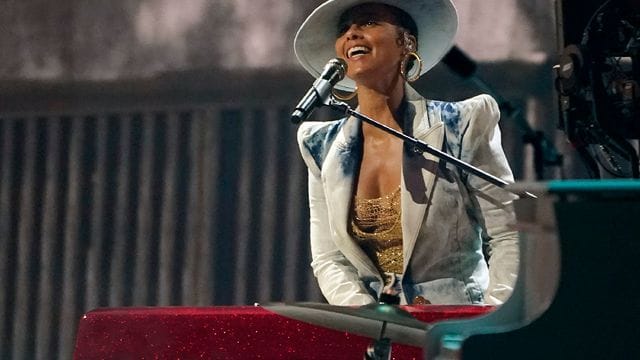 Alicia Keys wandelt in verschiedenen Welten.