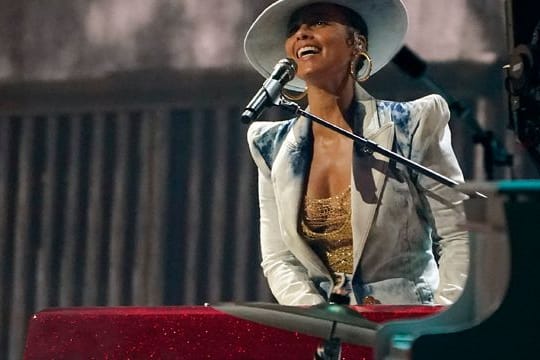 Alicia Keys wandelt in verschiedenen Welten.