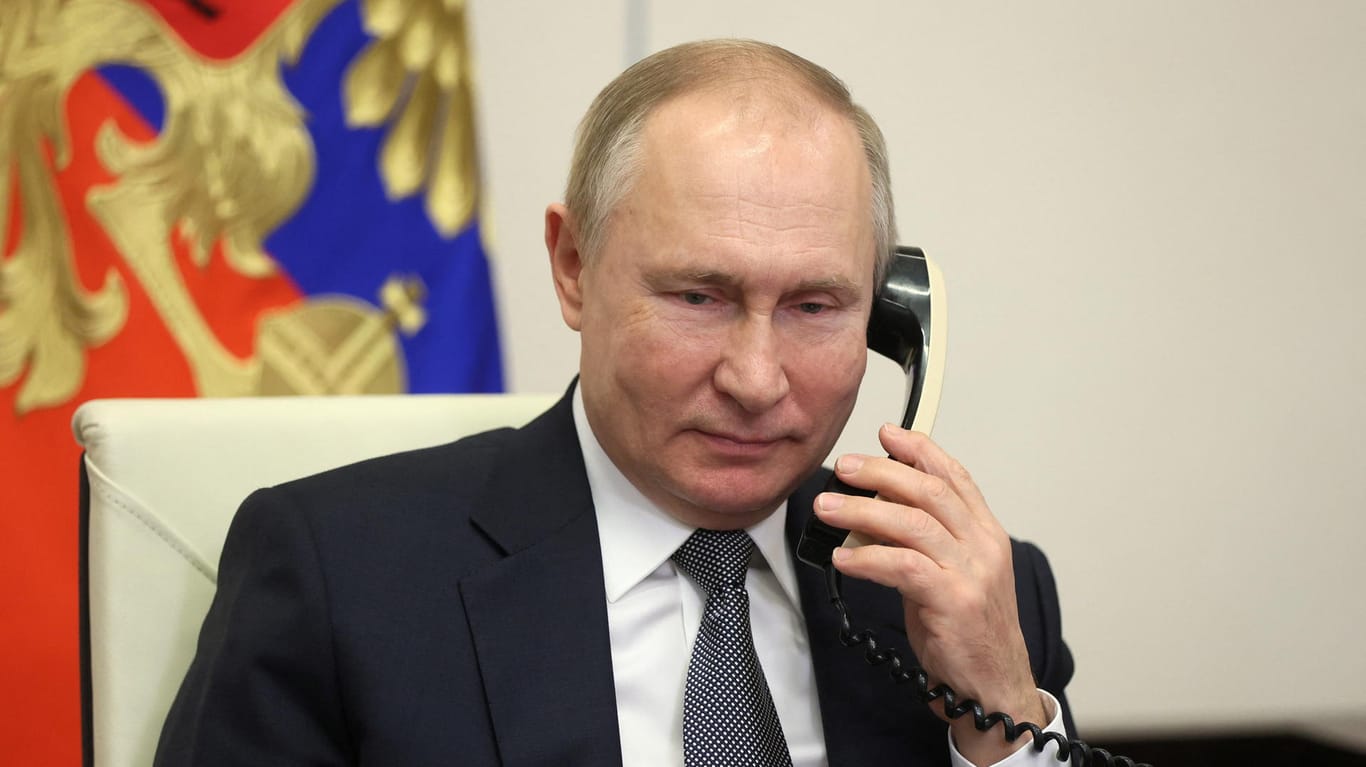 Wladimir Putin: Der russische Präsident bestreitet eine Beteiligung am Mord im Berliner Tiergarten.