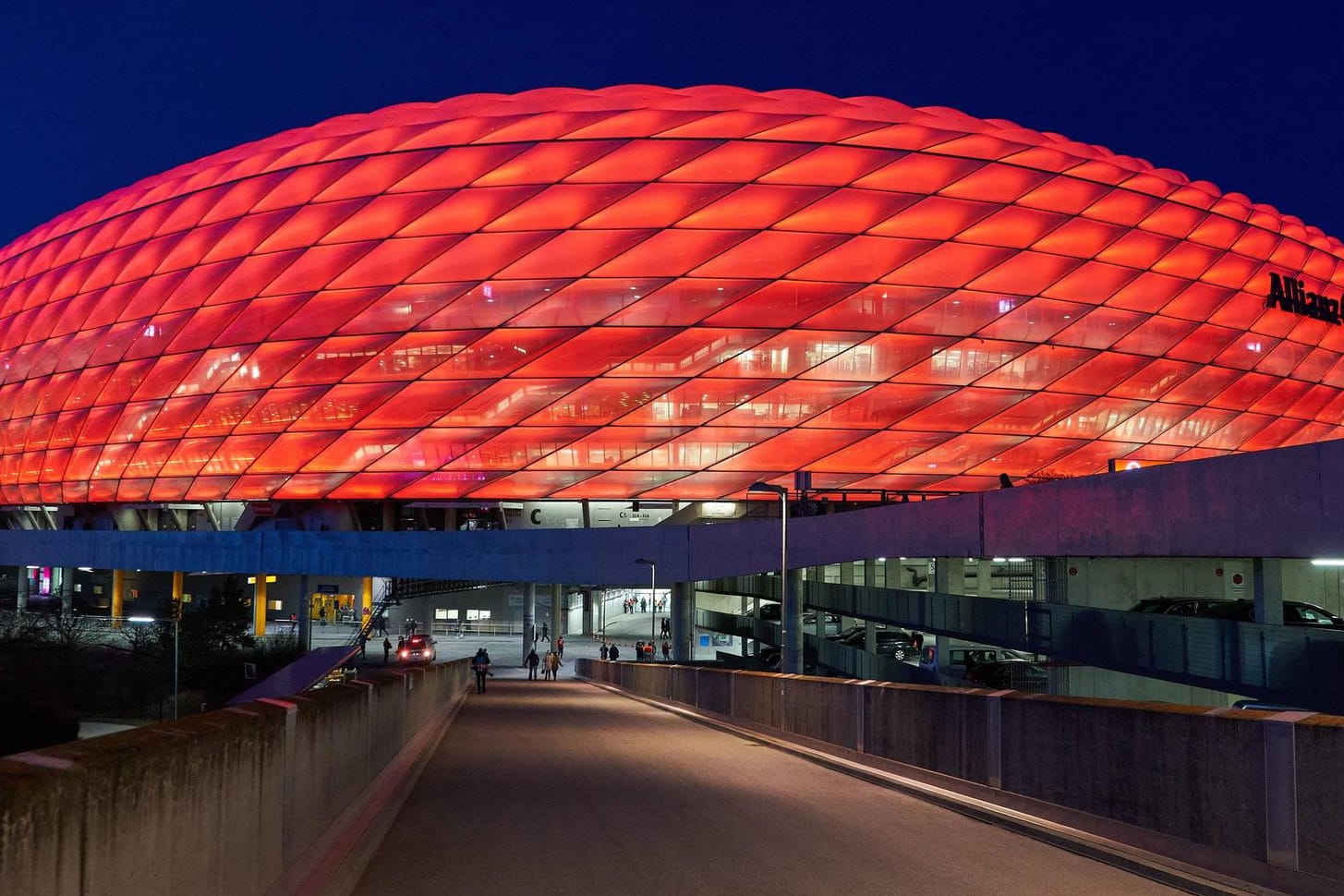 Die Allianz Arena in Fröttmaning: Hier könnte zukünftig nicht nur der FC Bayern sein Zuhause haben.