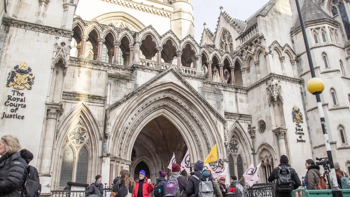 Gerichtshof in England (Symbolbild): Das Geständnis des Täters wirke wie eine hohle Geste, sagte die Richterin.