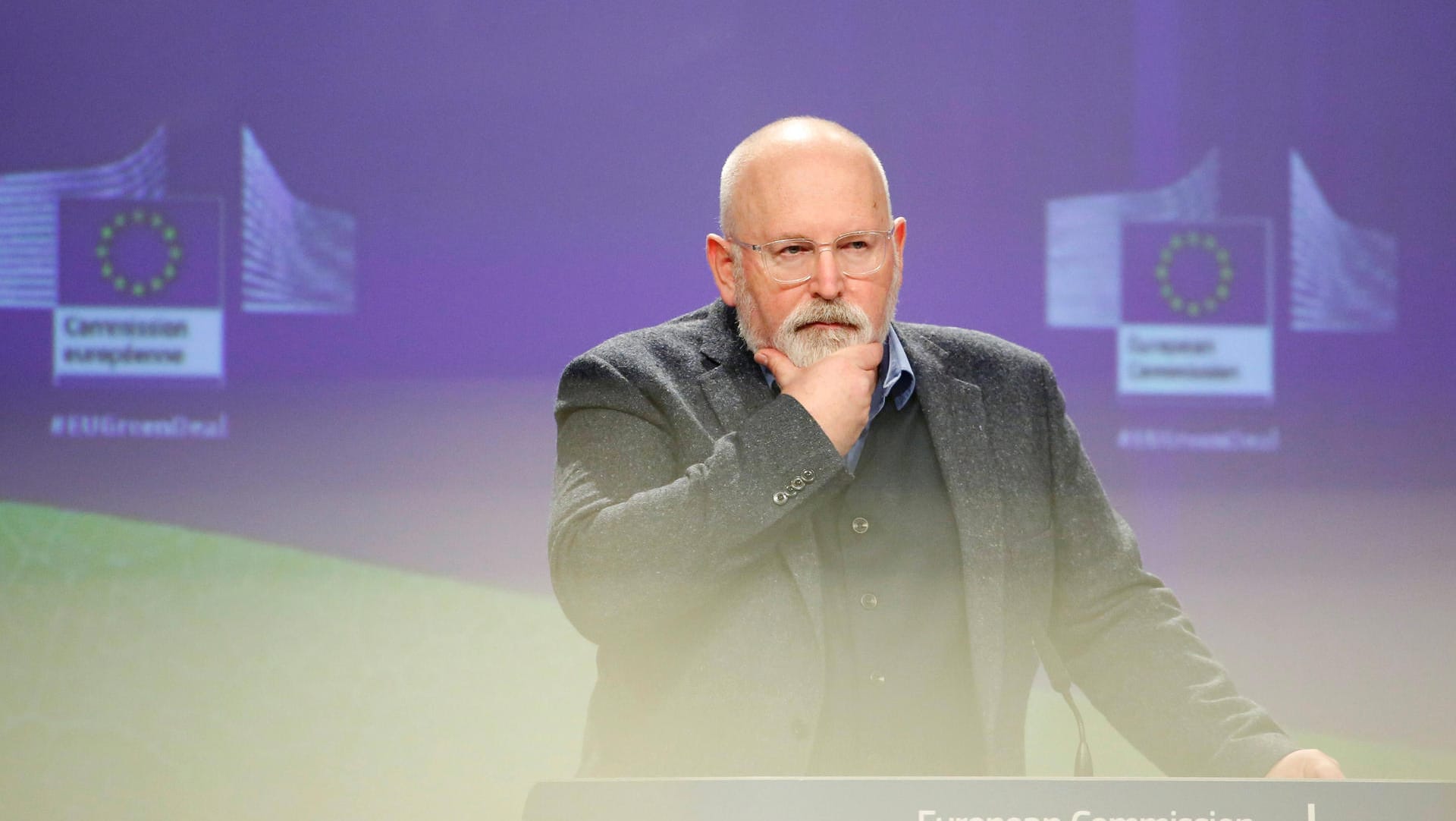 EU-Klima-Kommissar Frans Timmermans bei einer Pressekonferenz in Brüssel (Symbolbild): Will die EU bis 2050 klimaneutral werden, muss sie dafür sorgen, dass die grüne Wende in den EU-Ländern schneller vorangeht.