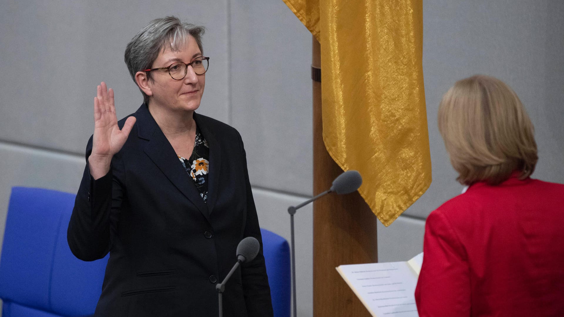 Bundesbauministerin Klara Geywitz (SPD) wird im Bundestag vereidigt (Symbolbild): Eine ihrer Hauptaufgaben wird es sein, den Energieverbrauch und Treibhausgasausstoß des Gebäudesektors deutlich zu drücken.